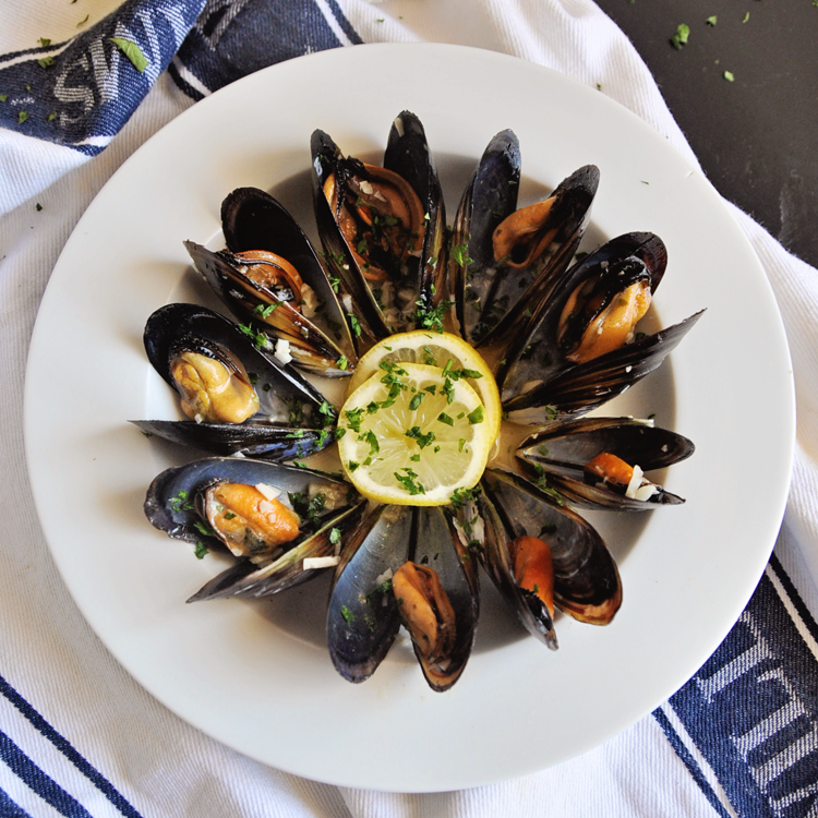 How to Make Mussels in White Wine & Garlic Sauce Spain on a Fork