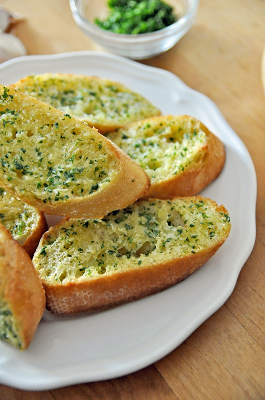 Restaurant-Style GARLIC BREAD In Under 10 MINUTES - Spain On A Fork