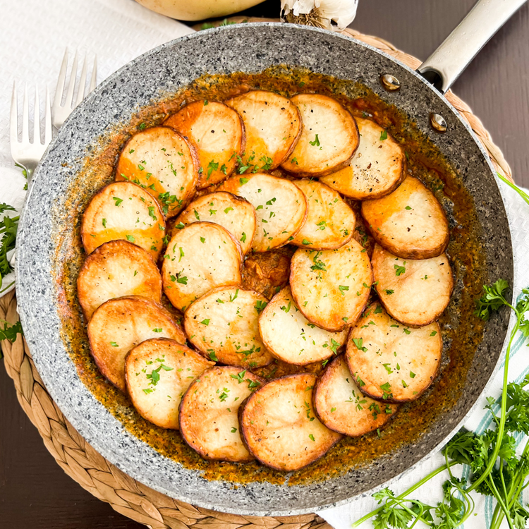 Spanish Patatas en Adobillo | Garlic Potatoes in an Irresistible Sauce-image